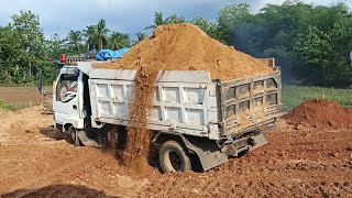 Truk Jomplang muatan berat full membukit AMBLAS dibantu alat berat Anakproyektrukmoncongloe [upl. by Venn]