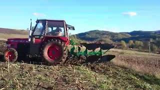 Zetor 5718 plowing 2018 [upl. by Marysa]