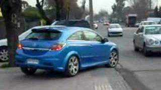 Opel Astra OPC acelerando [upl. by Eeral406]