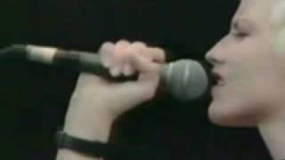 YouTube  The Cranberries  Ode to my family  Live fleadh festival [upl. by Henrion]