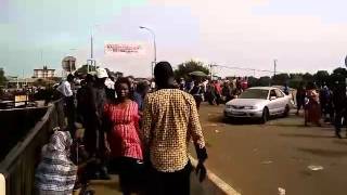 quotVillemortequot à Conakry Constat au marché Madina [upl. by Aillicec]