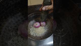 rice and onion most useful kitchen tip newkitchenhacks kitchenhacksandtricks shorts shortviral [upl. by Jobi59]