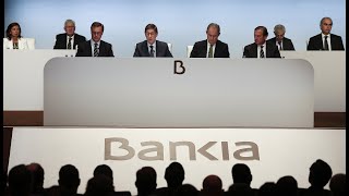 Los accionistas de Bankia se reúnen para aprobar la absorción de BMN [upl. by Bast]