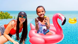 Bia Lobo Vlog Brincando Na Piscina com a Mamãe [upl. by Adoh]