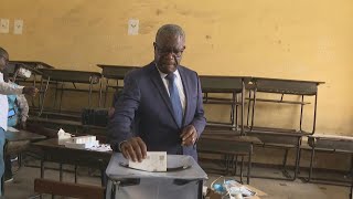 Élections en RDC lopposant Denis Mukwege vote à Kinshasa  AFP Images [upl. by Haggerty]