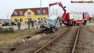 Pkw prallt gegen einen Triebwagen der Kamptalbahn [upl. by Salis266]