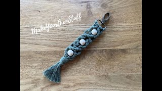 Makramee Schlüsselanhänger mit Holzperlen Anleitung  Macrame Key Chain with Pearls Tutorial DIY [upl. by Shayna293]