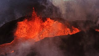 Hawaiis Big Island gets warning as huge volcano rumbles [upl. by Ytsirk907]