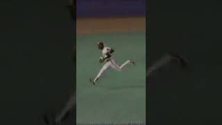 Willie McGee Holds Mookie Wilson To A Single [upl. by Bartlett]