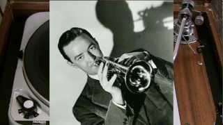 BOBBY HACKETT and his Orchestra quotSunrise Serenadequot with PeeWee Russell Conqueror 9530 [upl. by Learrsi]