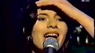 Natalie Merchant on MTV UK Most Wanted Live Performance of Carnival Wonder  July 1995 [upl. by Dihahs264]