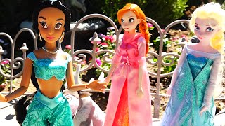 Lost Treasure  Toys and Dolls Fun with Princess Drama Ep 4  Frozen Elsa amp Anna Series [upl. by Yursa]