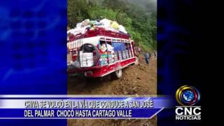 CHIVA SE VOLCÓ EN LA VÍA QUE CONDUCE A SAN JOSÉ DEL PALMAR HASTA CARTAGO VALLE [upl. by Haskell895]