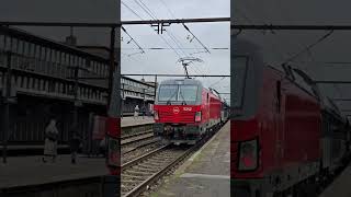 Siemens Vectron og dobbeltdækkervogne på Roskilde station trainspotting dsb train railway [upl. by Waldos391]