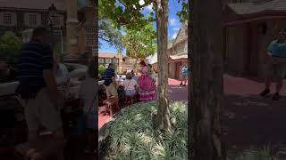 Anastasia and Drizella are making friends at Magic Kingdom today😅 disneyworld magickingdom [upl. by Ferguson]