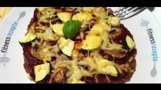 Die low carb Zucchini Hackfleischpizza  Fitnessrezepte [upl. by Hedvige]