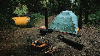 Acampar na chuva  Temporal é uma barraca quente pra se proteger [upl. by Hnao763]