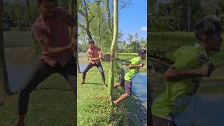 A man came from behind and cut the belt 4 funny comedyshorts comedy viralvideo funnyviralshort [upl. by Zaneta73]