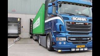 MET DE 580PK STERKE SCANIA VAN JEFFREY HART CONTAINERS VERVOEREN [upl. by Maribeth]