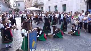 15 agosto 2014 ferragosto Atri Te Italia sfilata folkloristica carri trainati da buoiMaurizio [upl. by Hakilam]