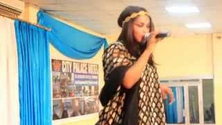 Hamda Queen MILDHAABO Xidigaha Geeska Muqdisho Show 2015 by aflaanta std [upl. by Sokil387]