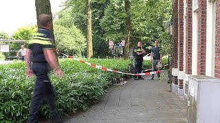 Medewerkster schoonheidssalon gestoken met mes bij overval [upl. by Eenaj525]