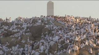 Prières sur le Mont Arafat moment fort du hajj [upl. by Ozan570]