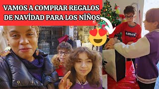 Comprando los regalos de Navidad para los niños 🛍🎄Navidad vlog isabelvlogs [upl. by Sirtaeb]