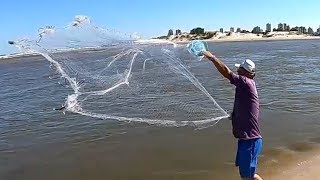 Tainhas e Robalos na Boca da Barra  Pesca de Tarrafa [upl. by Nelloc]