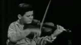 Itzhak Perlman 13 years old Mendelssohn Violin Concerto [upl. by Erodroeht289]