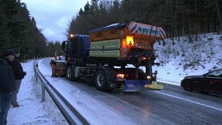 09122017 HO Blitzeis in Oberfranken Da rutscht selbst der Winterdienst [upl. by Nagram]