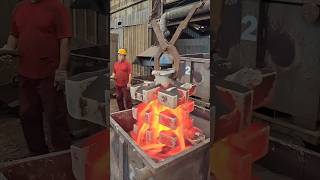 Quenching process of high chromium alloy hammer head of crusher [upl. by Atteynod]