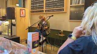 Marika Hackman  quotBetween the Bars Acousticquot Elliott Smith cover Manchester August 31st 2024 [upl. by Courtnay]