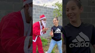 Cuando una niña trae tilos artificiales a Santa Claus 🎅🧨💥🤣 shorts navidad comedy [upl. by Yerg]