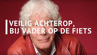 Veilig achterop bij vader op de fiets  Paul van Vliet [upl. by Viglione]