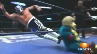 Mexican Wrestler Dropkicks Midget in a Monkey suit [upl. by Anisamot]