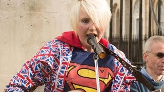 Das EU Supergirl Mit Musik gegen den Brexit [upl. by Aisat]