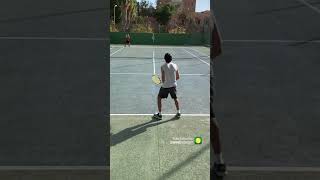 🎾 Le hago espabilar a mi amigo 😱 Jugada de Tenis en Español shorts [upl. by Leuneb619]