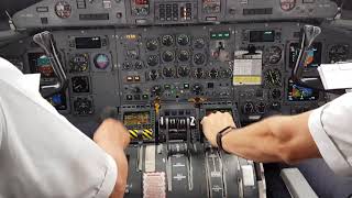 Wideroe Dash 8 cockpit view landing at Hammerfest [upl. by Tala]