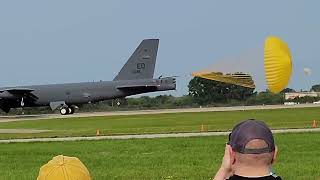 Rare B52 Landing at Oshkosh Airventure 2024 [upl. by Dyke964]