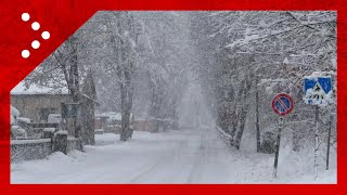 Neve su Limone Piemonte cresce lintensità della precipitazione prime auto in difficoltà [upl. by Atilal475]