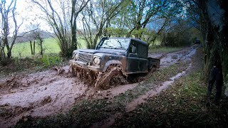 RED LANE EXTREME MUD  STRATA FLORIDA Land Rover Defender 90110130 amp Discovery 2 4X4 OFFROAD [upl. by Aholah804]