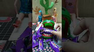 Hungry Crocodile eat Choco BarASMR satisfying asmr shorts [upl. by Brightman]