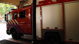 Brandweer Amsterdam  Autospuit Dirk rukt uit vanaf kazerne naar reanimatie [upl. by Ibbed]