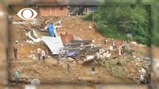 Chuva em Petrópolis Temporal provoca dezenas de mortes [upl. by Ehrenberg420]