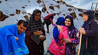 Winter Joys Snow Play and the Vibrant Return of the Naseroos Family to the Village on Rainy Day [upl. by Danielson]