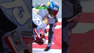 Почему гонщики MotoGP касаются краев поворота [upl. by Keligot]