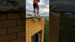 Отрезал плиту прямо на стене Cuts slab directly on the wall [upl. by Frohne686]