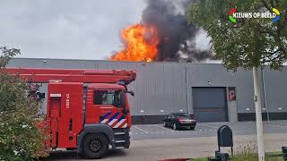 Uitslaande brand verwoest bedrijfsverzamelgebouw in Hellevoetsluis [upl. by Bornie]