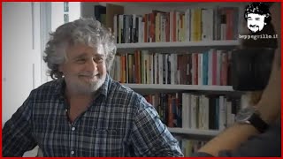 Beppe Grillo referendum democrazia  Intervista a Anno Zero [upl. by Kim]